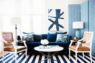 个性蓝白美式混搭客厅软装设计