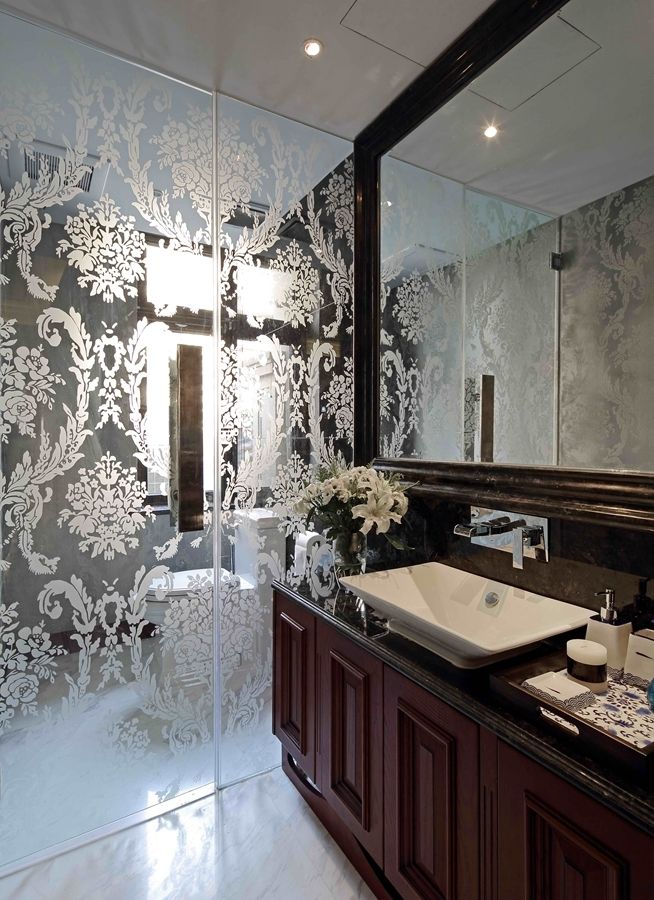古典美式风格家居卫生间印花玻璃隔断效果图