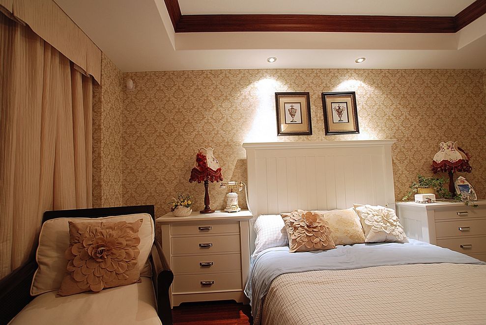 甜美温馨美式卧室背景墙装饰效果图