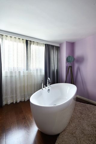 精美浪漫美式卫生间椭圆浴缸设计