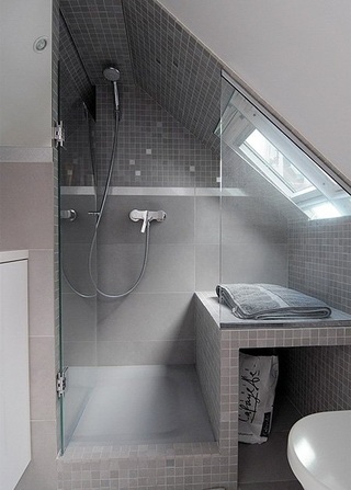 阁楼简约淋浴房设计