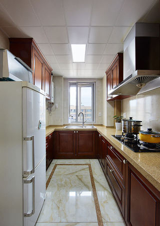 高端复古欧式厨房U型橱柜设计