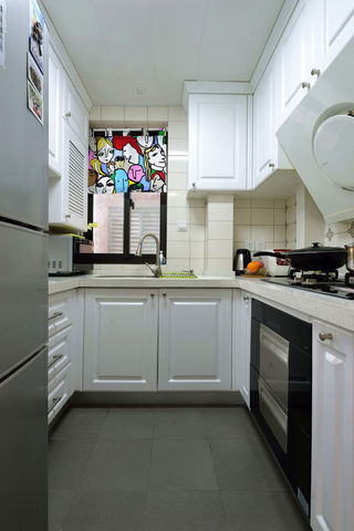白色简约美式厨房U型橱柜效果图