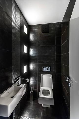 时尚现代黑色系公寓卫生间背景墙设计