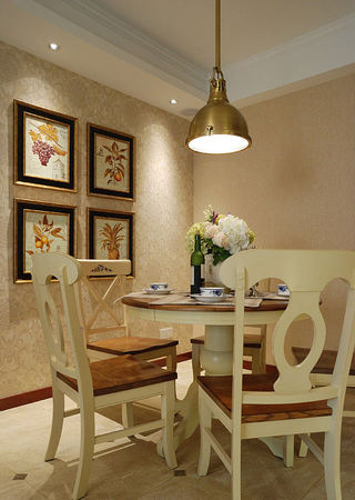 浪漫简欧风格餐厅圆形桌椅设计