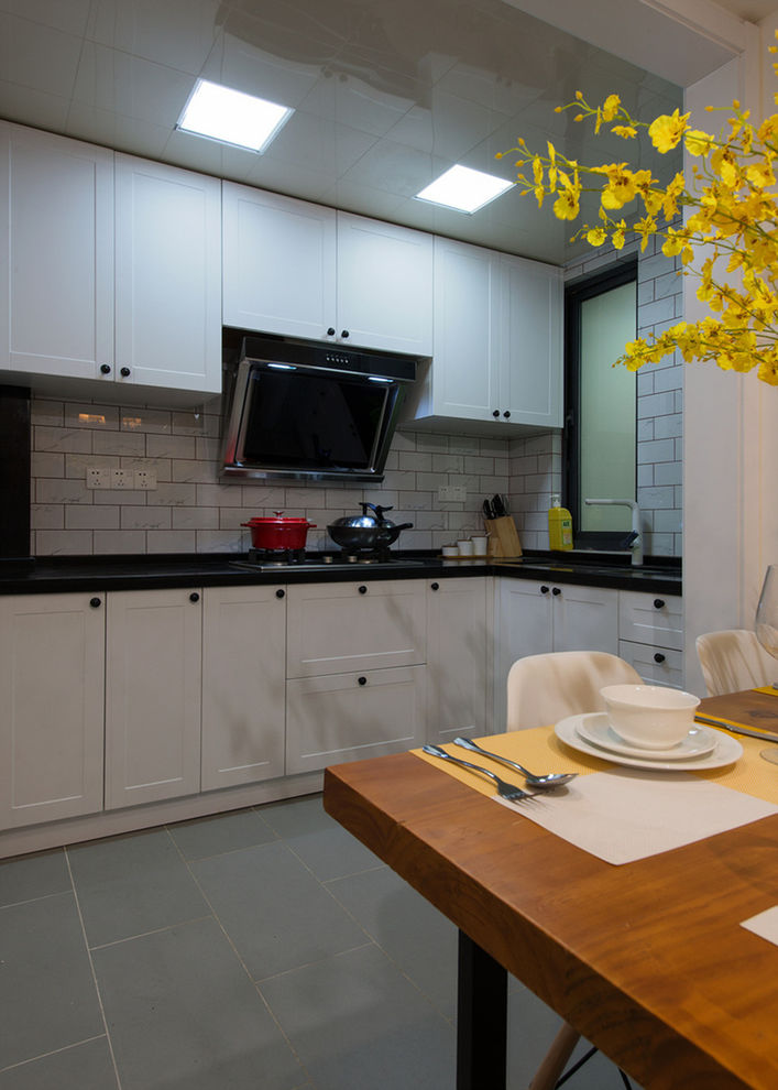 简约宜家风开放式厨房黑白橱柜设计