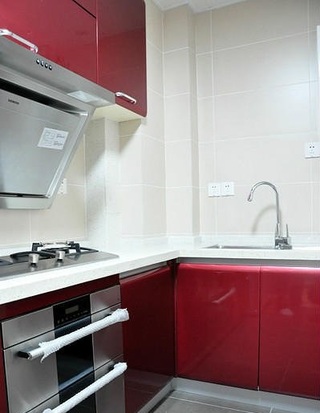 鲜亮现代风格厨房红色橱柜设计