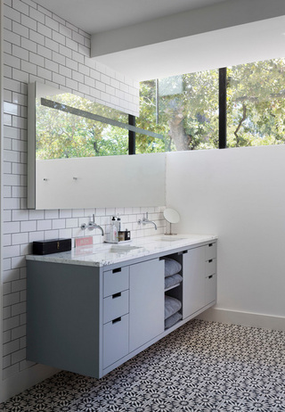 明亮简约现代卫生间浴室柜设计