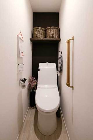 简洁现代日式卫生间马桶安装图