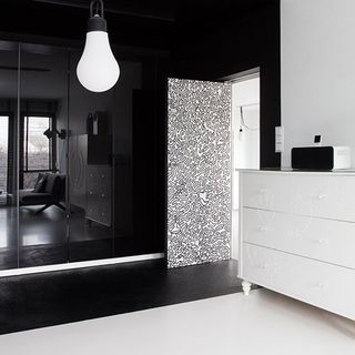 黑白现代设计小户型家居节能灯装饰图