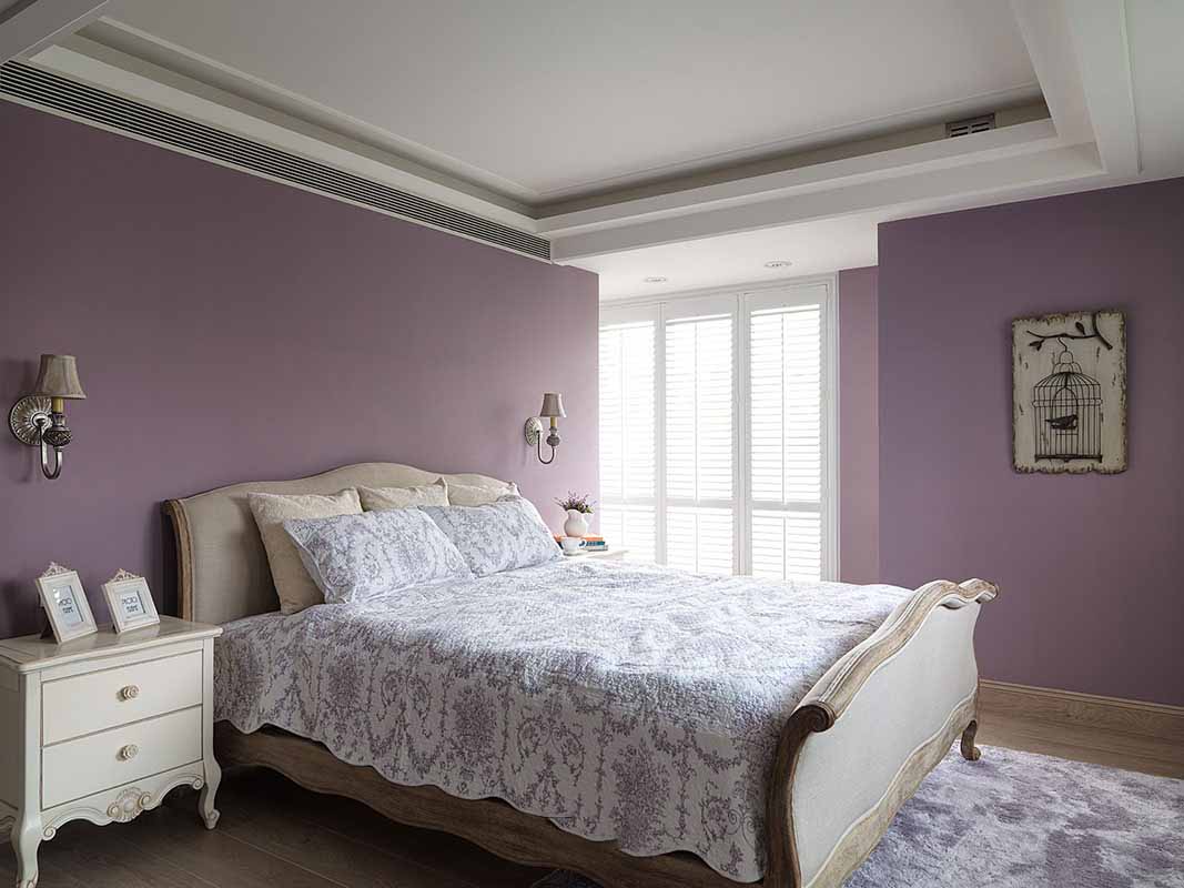 田园风格卧室紫色背景墙装饰图