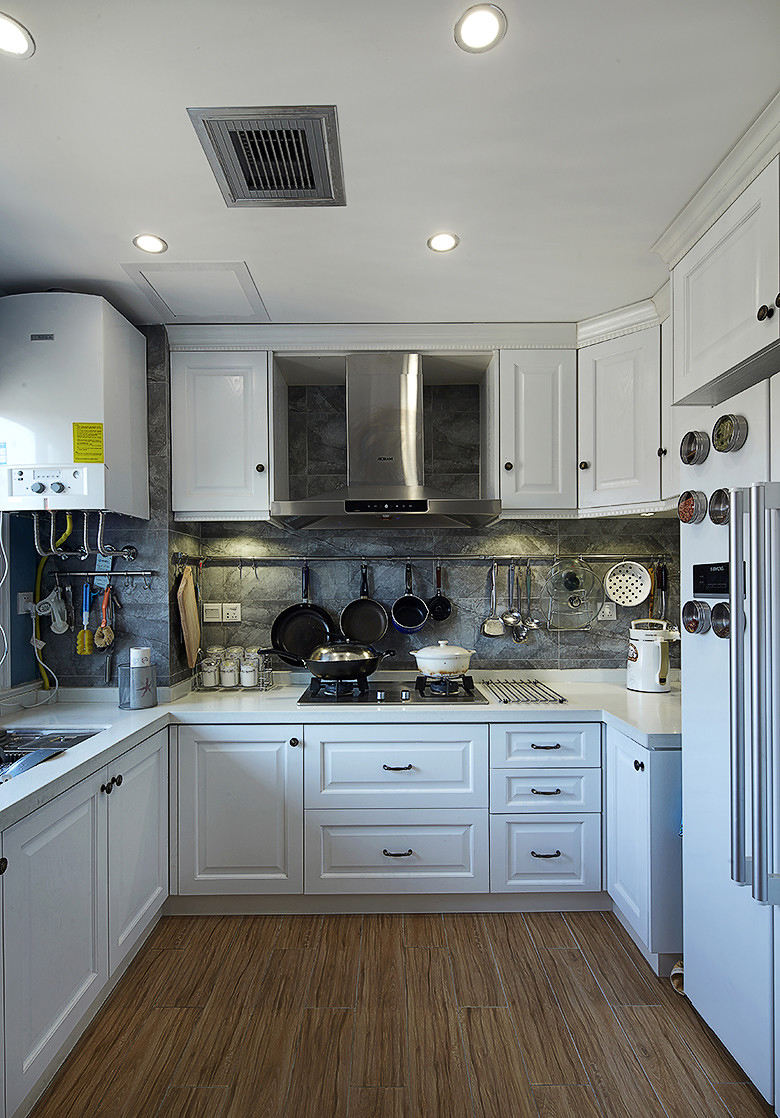 大气美式风格厨房白色U型橱柜设计