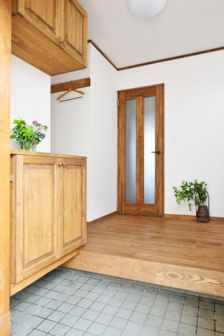 实木现代日式家居玄关收纳柜设计图