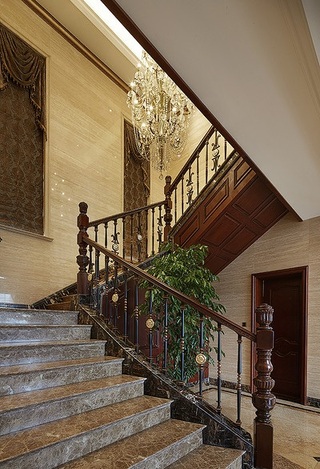 精美浪漫欧式实木楼梯装饰设计