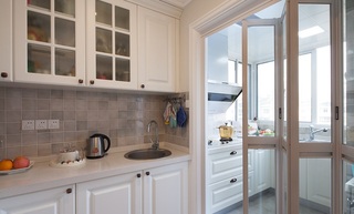 清新白色美式风格厨房折叠门效果图