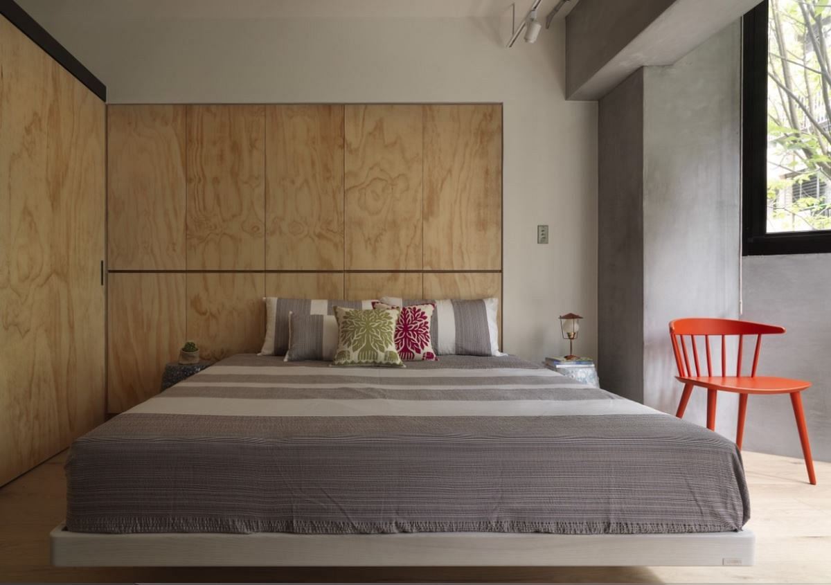简约现代工业风卧室实木背景墙装饰图