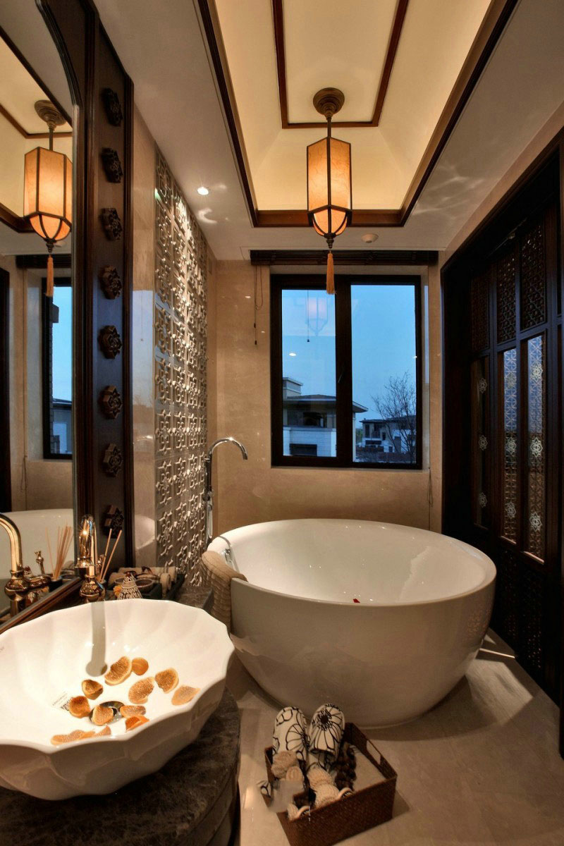 奢华精致东南亚别墅卫生间圆形浴缸设计