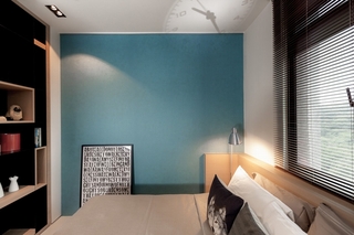简约设计卧室湖蓝背景墙装修效果图