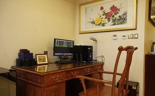 精美复古中式风格书房电脑桌椅装饰图