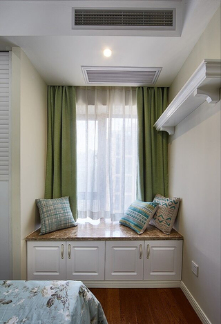 清新简美式卧室飘窗绿色窗帘设计