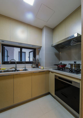 简约现代设计公寓厨房橱柜装饰效果图
