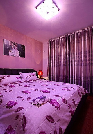 紫色浪漫简约现代风格卧室装修设计