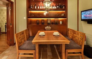 简约宜家东南亚风格原木餐厅带酒柜设计