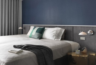 个性深蓝色现代工业风卧室背景墙效果图