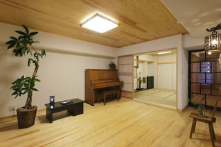 家装客厅日式装修风格实木吊顶效果图