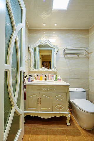 精致简欧风格卫生间浴室柜装饰图