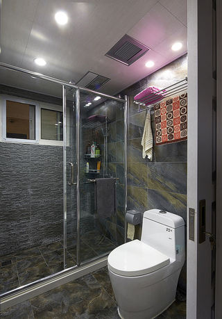 时尚深色系美式风卫生间淋浴房隔断设计