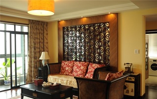 朴素中式风格客厅沙发窗棂背景墙设计