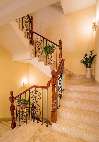 复古欧式家居精美铁艺旋转楼梯效果图