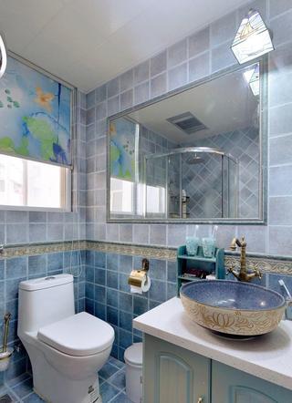 清爽地中海风格卫生间蓝色瓷砖搭配设计