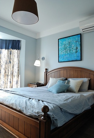 简约设计宜家卧室实木高背床装饰图