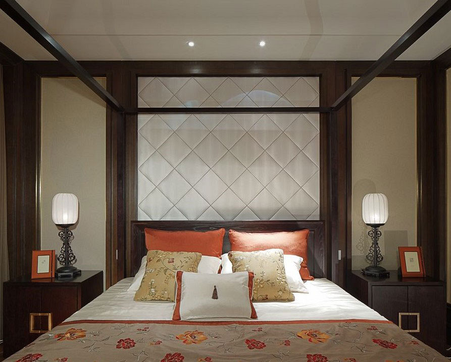 优雅新中式家居卧室床头软包设计