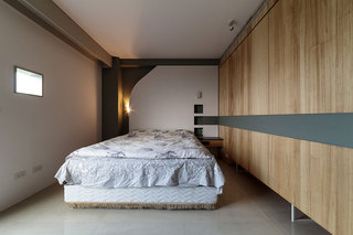 简约现代卧室原木背景墙设计装修图