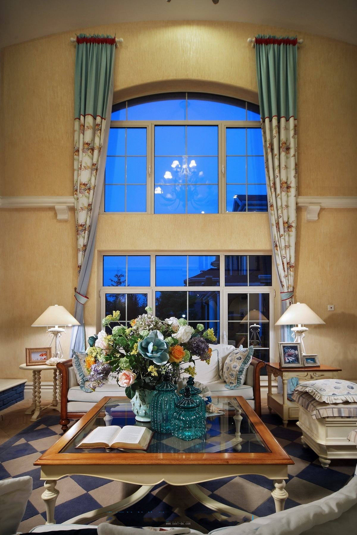 地中海风格别墅客厅窗户设计图