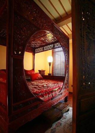 奢华精美中式卧室红木古典床效果图