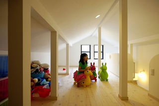 米黄色现代日式复式儿童房墙柱隔断图