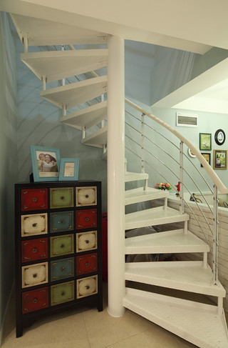美式现代设计复式楼梯装修图