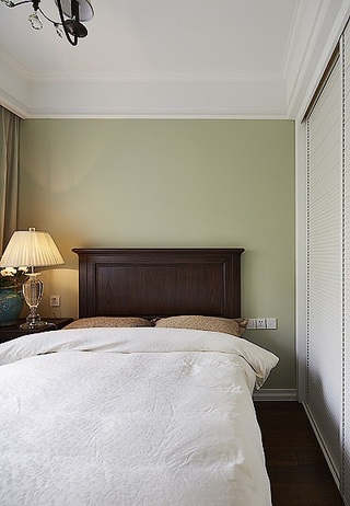 淡绿色简约现代美式装修卧室效果图