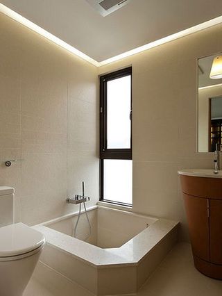清新北欧卫生间浴缸装修设计案例图