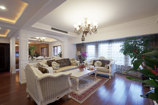 130平欧式风格三居客厅室内装修设计图