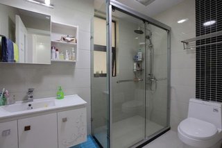 简约现代家装卫生间淋浴房设计