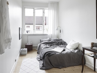 灰白北欧风格小户型卧室窗户设计装修图