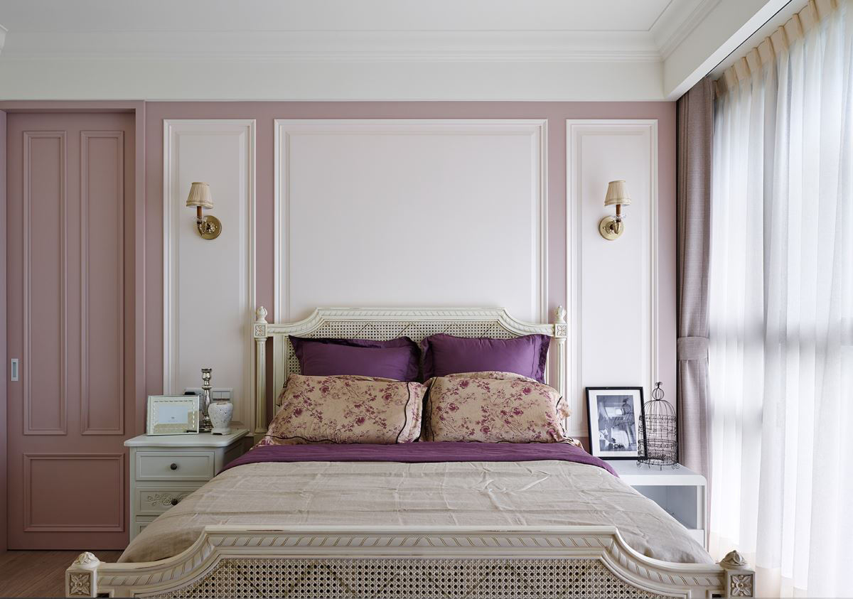优雅唯美美式卧室床头背景墙装饰图