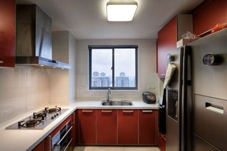 简约现代风格厨房烤漆红色橱柜门装饰效果图