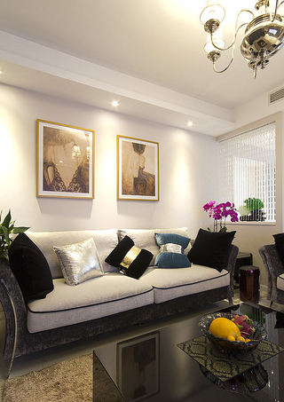 优雅简美式客厅沙发照片墙装饰