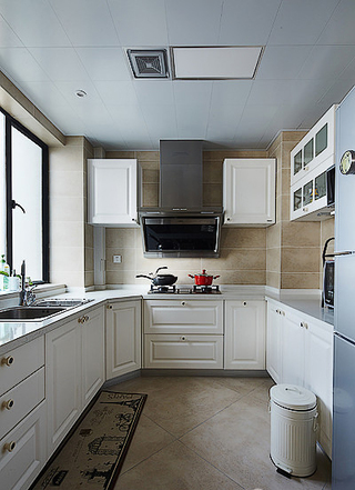 简约美式厨房白色U型橱柜设计效果图